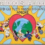 Murale all'oratorio di S. Antonio, a cura della Associazione "Per un mondo migliore" 2000/2001. Reca il testo "Cio' di cui tutti hanno bisogno è amore".