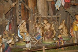 Particolare del presepe nella chiesa del Sacro Cuore, in attesa della nascita