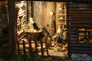 Particolare del presepe nella chiesa del Sacro Cuore, malga e produzione del formaggio