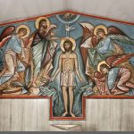 Dipinto a tempera su intonaco in una cappella laterale nella chiesa di Sant'Antonio. Battesimo di Gesù Cisto, di Fabio Nones (2001). Fa da quinta al fonte battesimale.